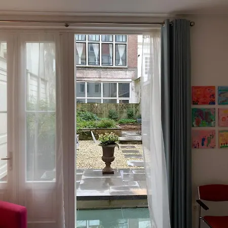 Гостевой дом The Old Lady Амстердам